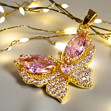 Pandantiv Narcisa placat cu aur cu fluture roz-lila din zirconii [1]