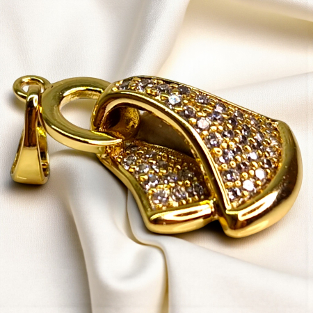 Pandantiv Roberta placat cu aur cu zirconii și design sculptural [1]