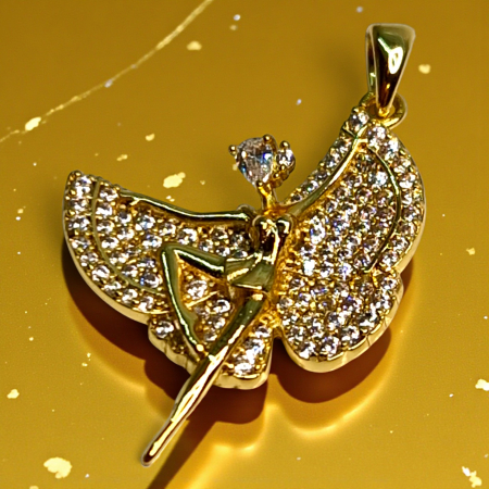 Pandantiv Tania placat cu aur cu zână și aripi pavate în zirconii [7]