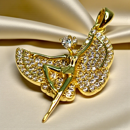 Pandantiv Tania placat cu aur cu zână și aripi pavate în zirconii [1]