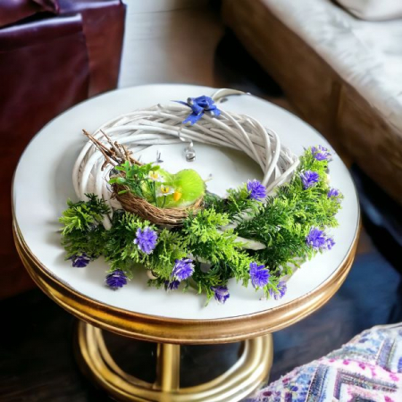 Coronita decorativa de Paste din lemn cu decoratiuni florale albastre si cuib cu puisor 27 cm [0]