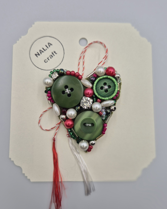 BROȘĂ MĂRȚIȘOR INIMĂ VERDE [2]