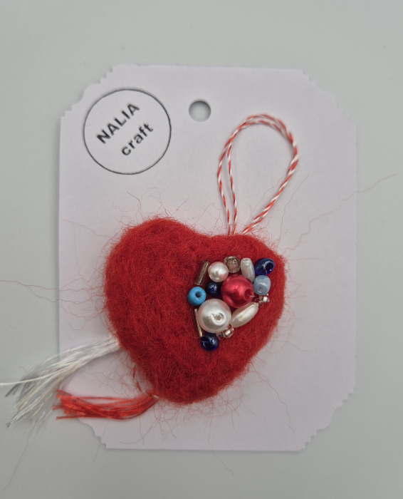 BROȘĂ MARȚISOR LÂNĂ ROȘU [2]