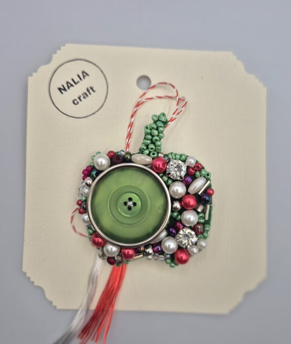 BROȘĂ MĂRȚISOR MĂR VERDE [2]