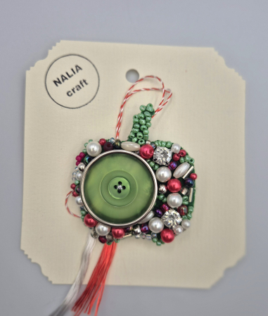 BROȘĂ MĂRȚISOR MĂR VERDE [1]