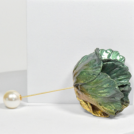 Broșe - Narru- Brosa handmade din lut polimeric si rasina