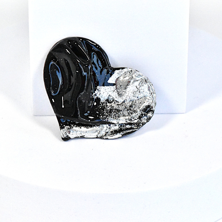 Narru- Brosa handmade din lut polimeric si rasina