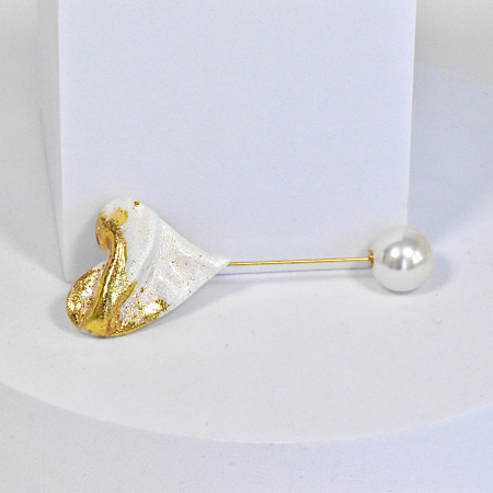 Narru- Brosa handmade din lut polimeric si rasina