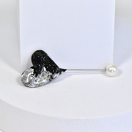 Narru- Brosa handmade din lut polimeric si rasina