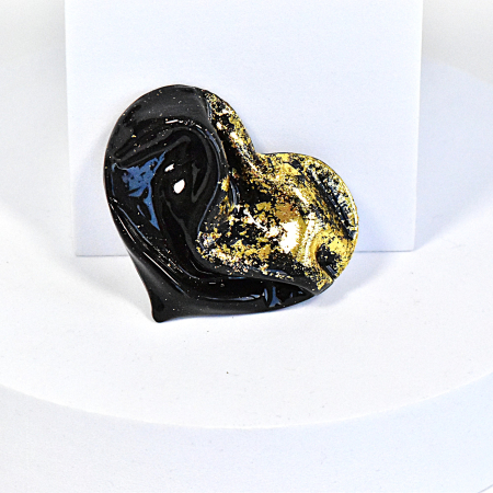 Narru- Brosa handmade din lut polimeric si rasina