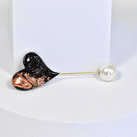 Narru- Brosa handmade din lut polimeric si rasina