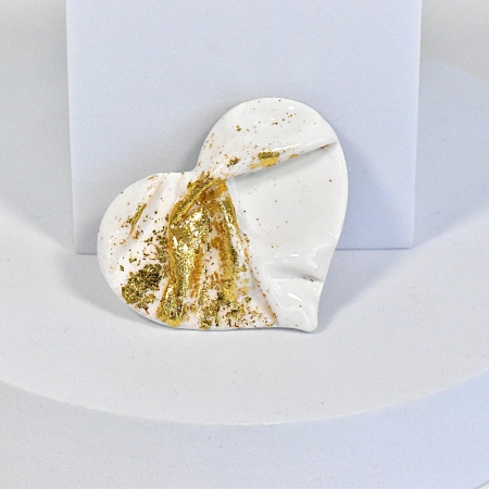 Narru- Brosa handmade din lut polimeric si rasina