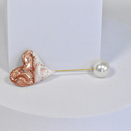 Narru- Brosa handmade din lut polimeric si rasina