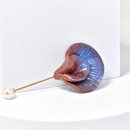 Narru- Brosa handmade din lut polimeric si rasina