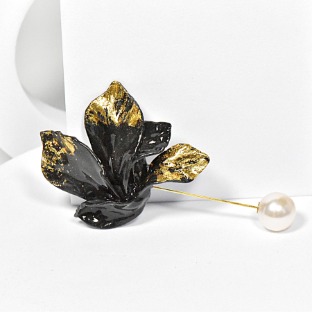 Broșe - Narru- Brosa handmade din lut polimeric si rasina