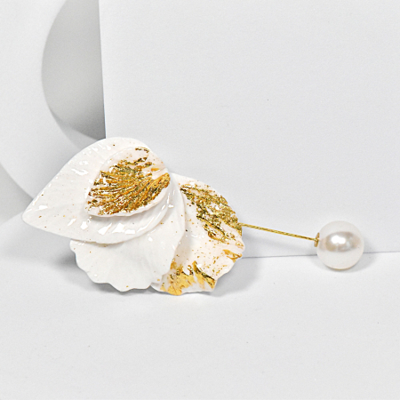 Broșe - Narru- Brosa handmade din lut polimeric si rasina