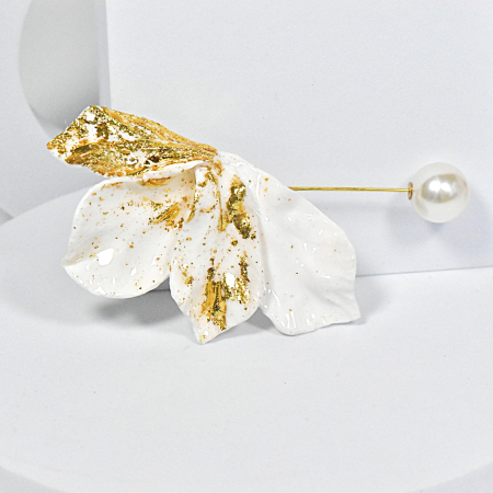 Narru- Brosa handmade din lut polimeric si rasina