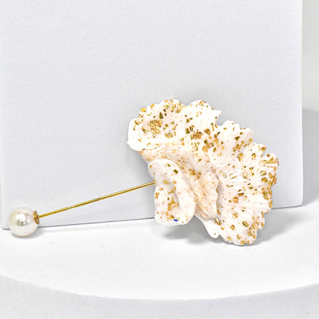 Broșe - Narru- Brosa handmade din lut polimeric si rasina