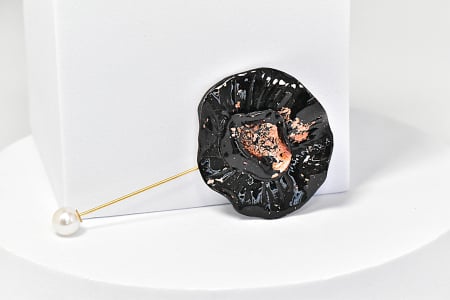 Narru- Brosa handmade din lut polimeric si rasina