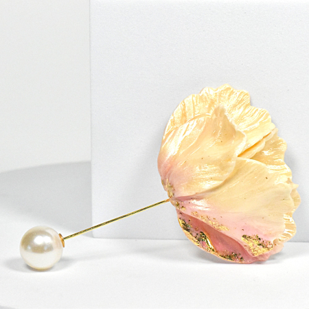 Broșe - Narru- Brosa handmade din lut polimeric si rasina