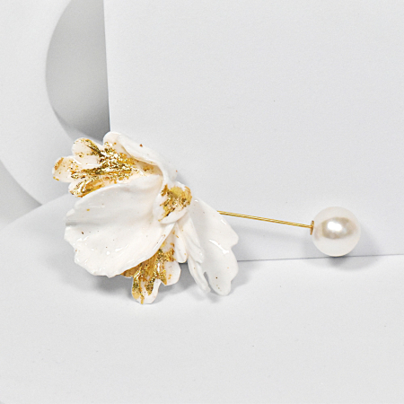 Broșe - Narru- Brosa handmade din lut polimeric si rasina