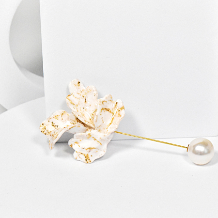 Broșe - Narru- Brosa handmade din lut polimeric si rasina