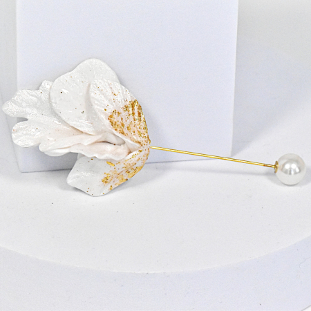 Narru- Brosa handmade din lut polimeric si rasina