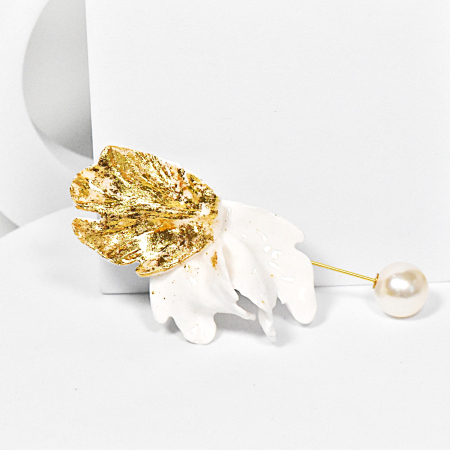 Broșe - Narru- Brosa handmade din lut polimeric si rasina