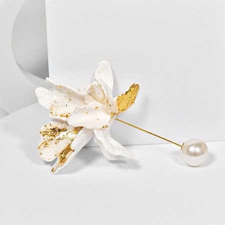 Broșe - Narru- Brosa handmade din lut polimeric si rasina