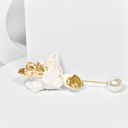 Broșe - Narru- Brosa handmade din lut polimeric si rasina