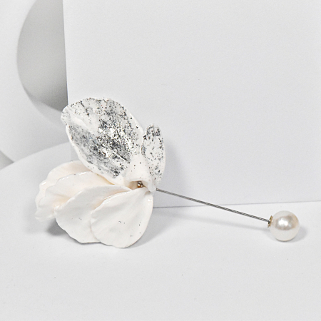 Broșe - Narru- Brosa handmade din lut polimeric si rasina