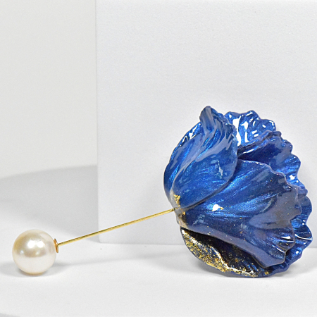 Broșe - Narru- Brosa handmade din lut polimeric si rasina