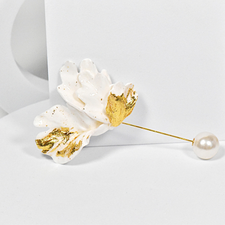 Broșe - Narru- Brosa handmade din lut polimeric si rasina