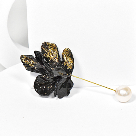 Broșe - Narru- Brosa handmade din lut polimeric si rasina