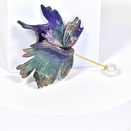 Broșe - Narru- Brosa handmade din lut polimeric si rasina