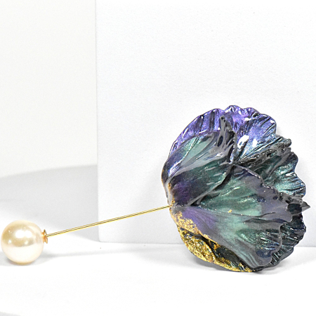 Broșe - Narru- Brosa handmade din lut polimeric si rasina