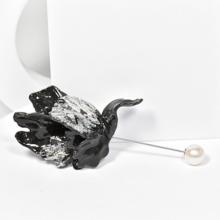 Broșe - Narru- Brosa handmade din lut polimeric si rasina