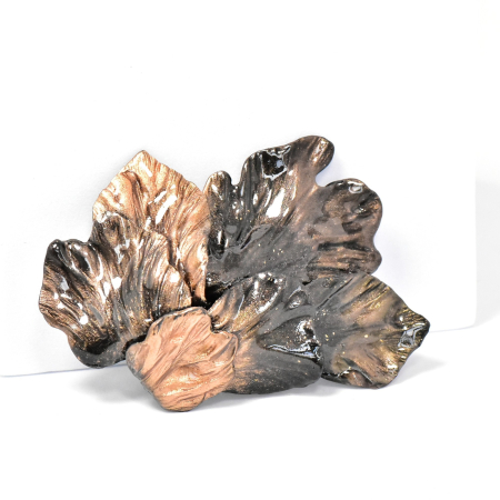 Narru- Brosa handmade din lut polimeric si rasina