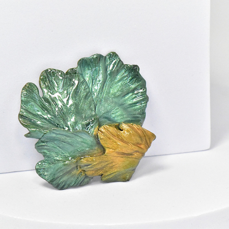 Narru- Brosa handmade din lut polimeric si rasina