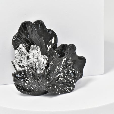 Narru- Brosa handmade din lut polimeric si rasina