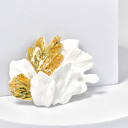 Narru- Brosa handmade din lut polimeric si rasina