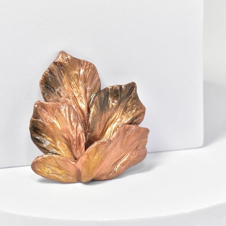 Narru- Brosa handmade din lut polimeric si rasina