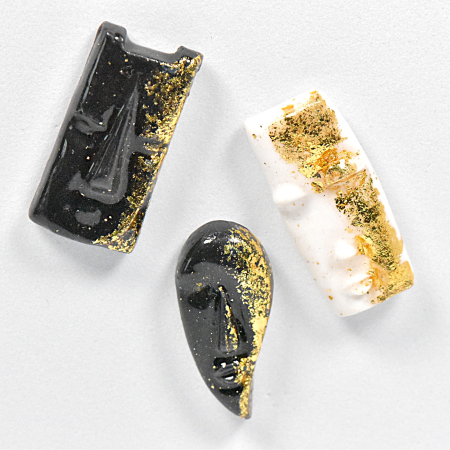 Broșe - Narru- Brosa handmade din lut polimeric si rasina