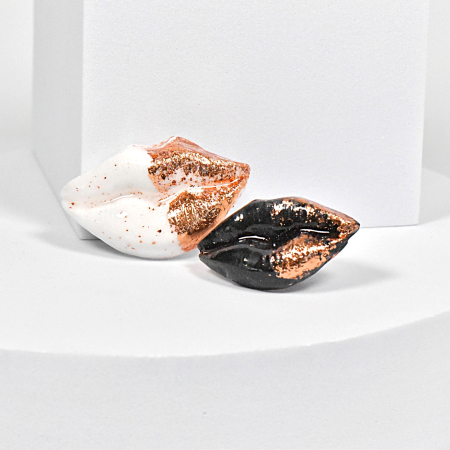 Broșe - Narru- Brosa handmade din lut polimeric si rasina