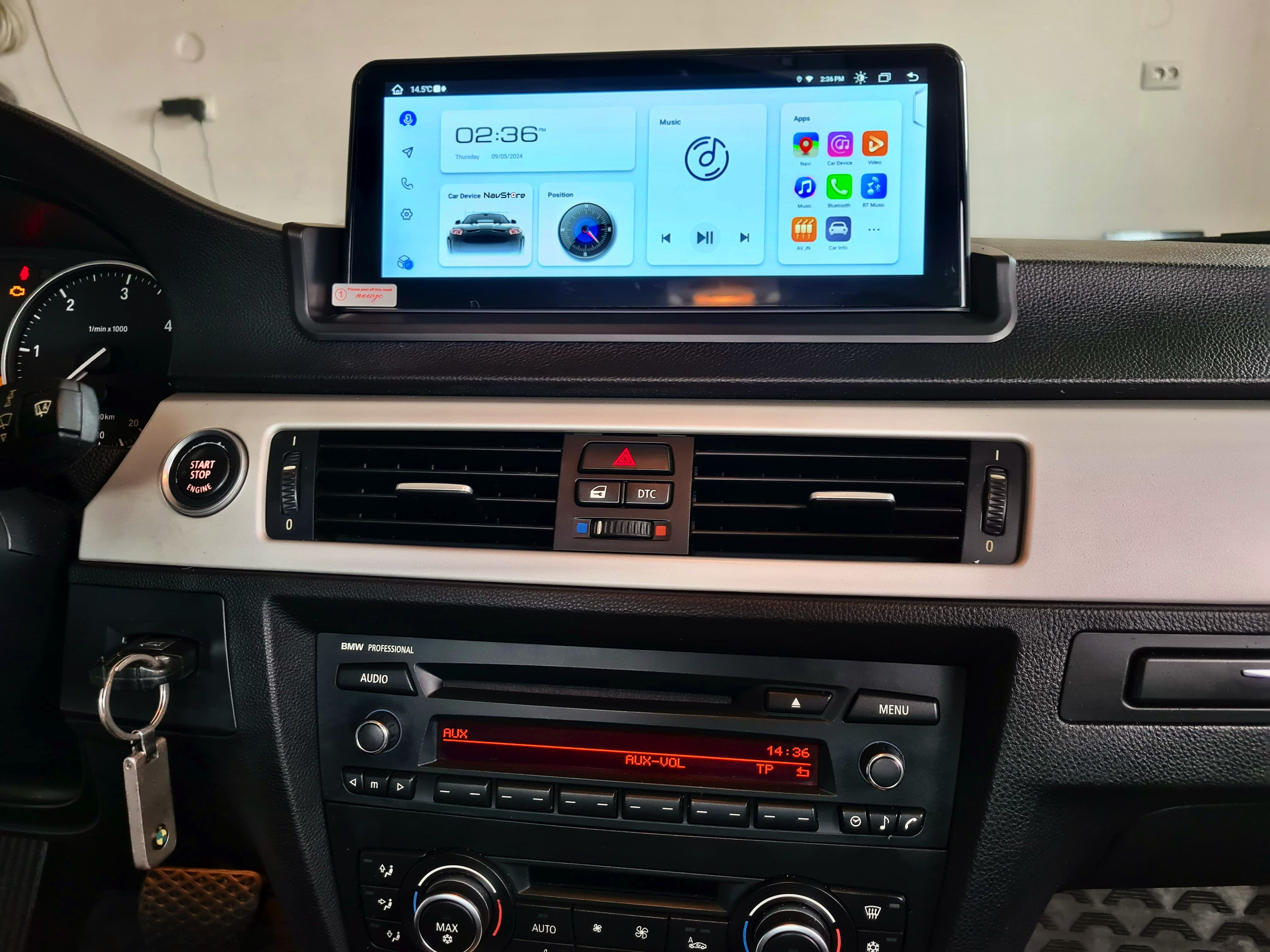 BMW E90 - Update de la radio simplu la navigatie 10.25 inch cu Carplay