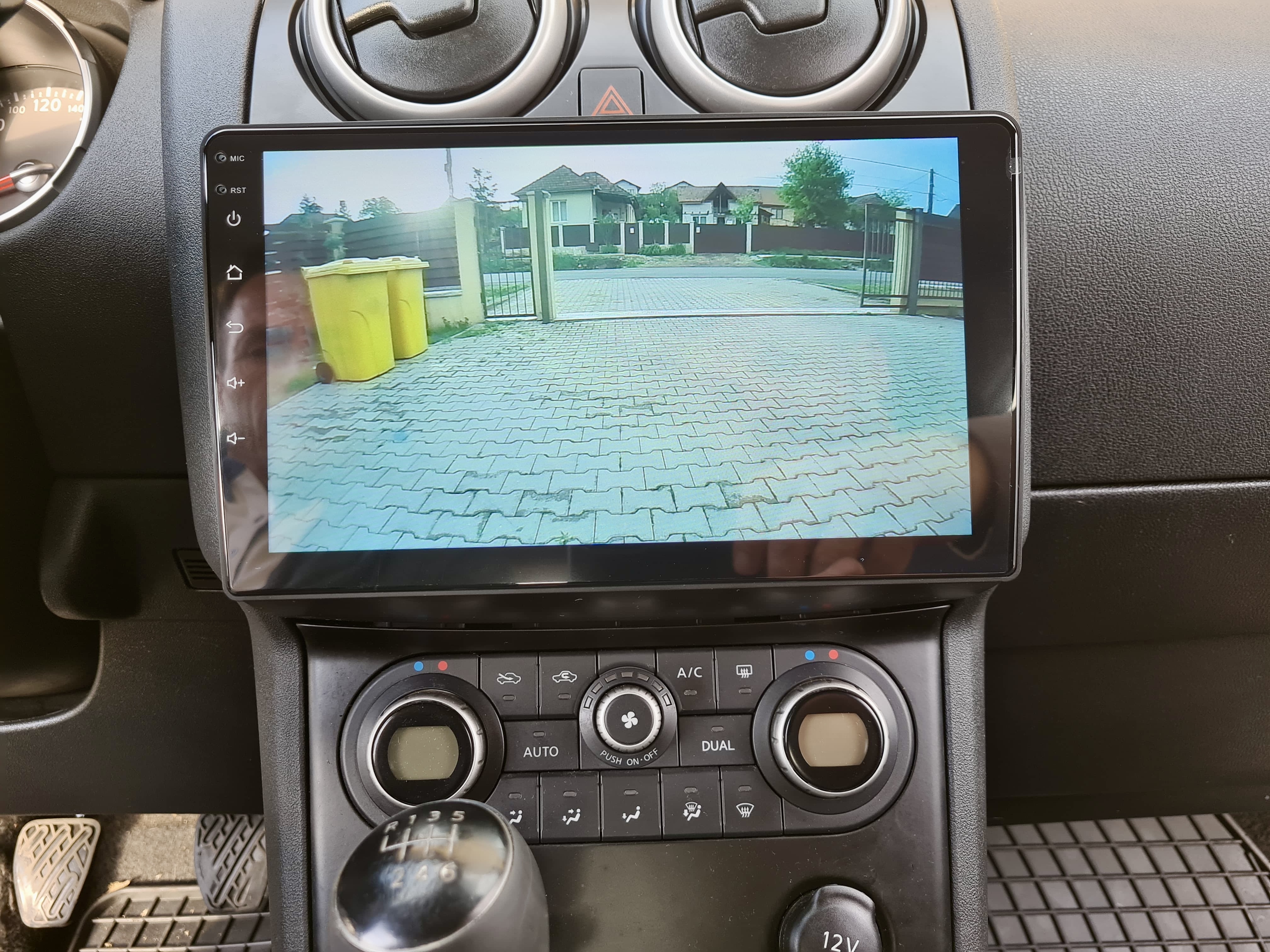 Navigație dedicată Nissan Qashqai J10 instalată - rezultat final Navigație android 9 inch montată pe Nissan Qashqai J10, aspect OEM