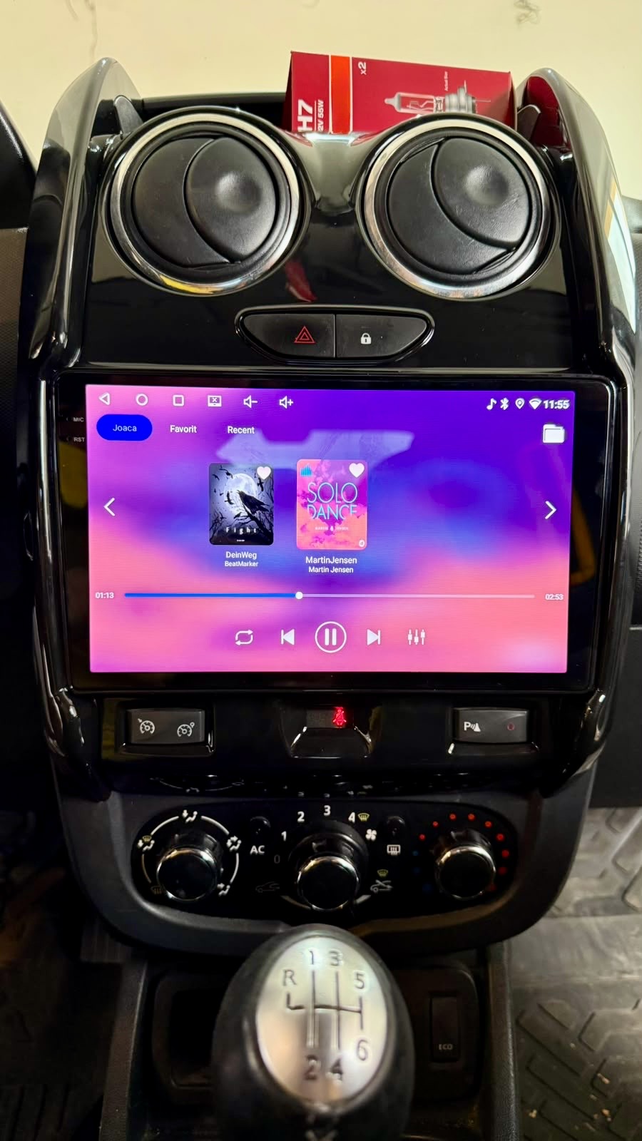 Bordul complet modernizat al Daciei Duster cu navigație de 9 inch Rezultat final montaj navigație dedicată Android 9 inch pe Dacia Duster 2015