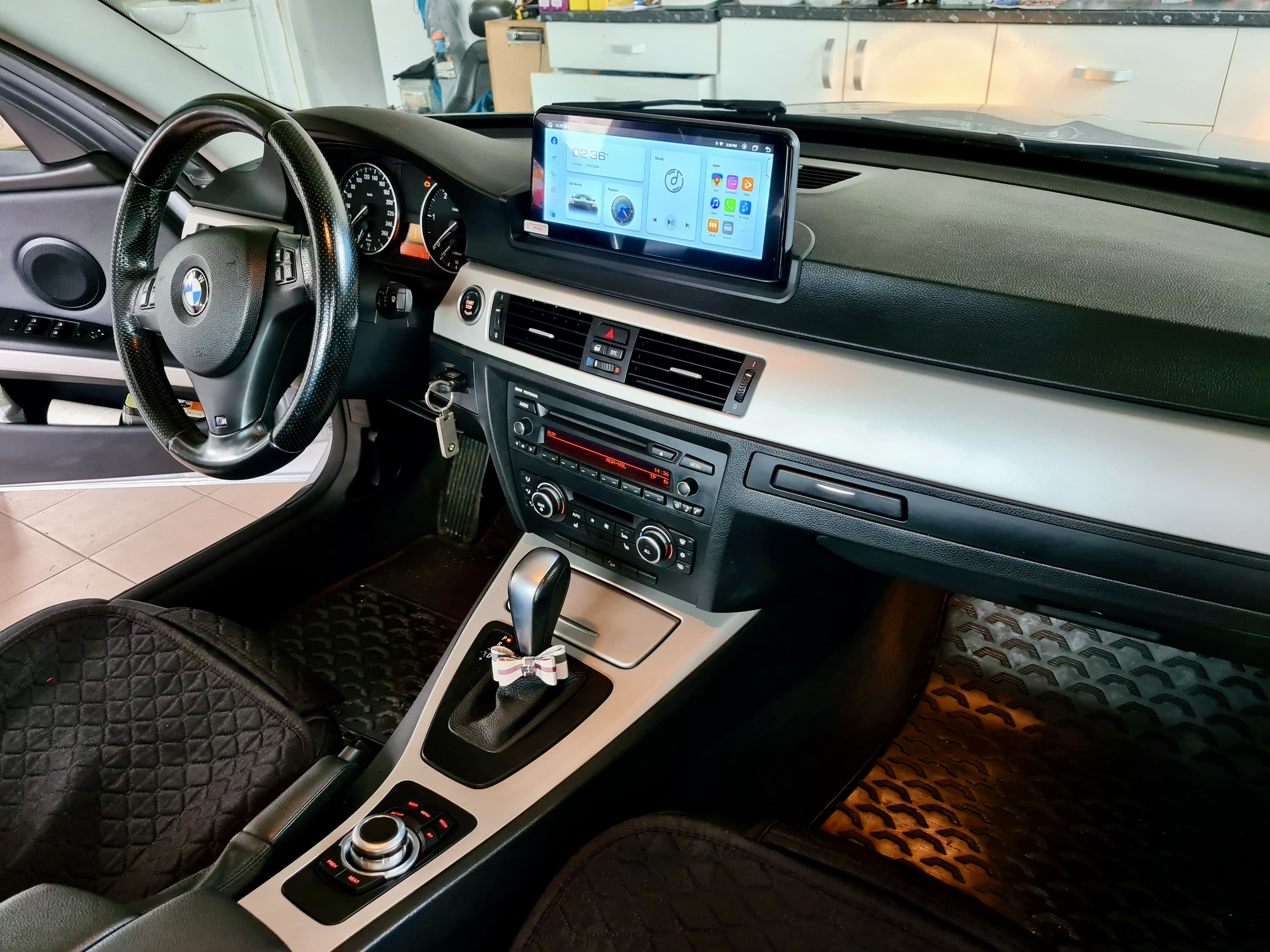 Navigație dedicată BMW Seria 3 E90 instalată Navigație android 10.25 inch montată pe BMW Seria 3 E90, rezultat final