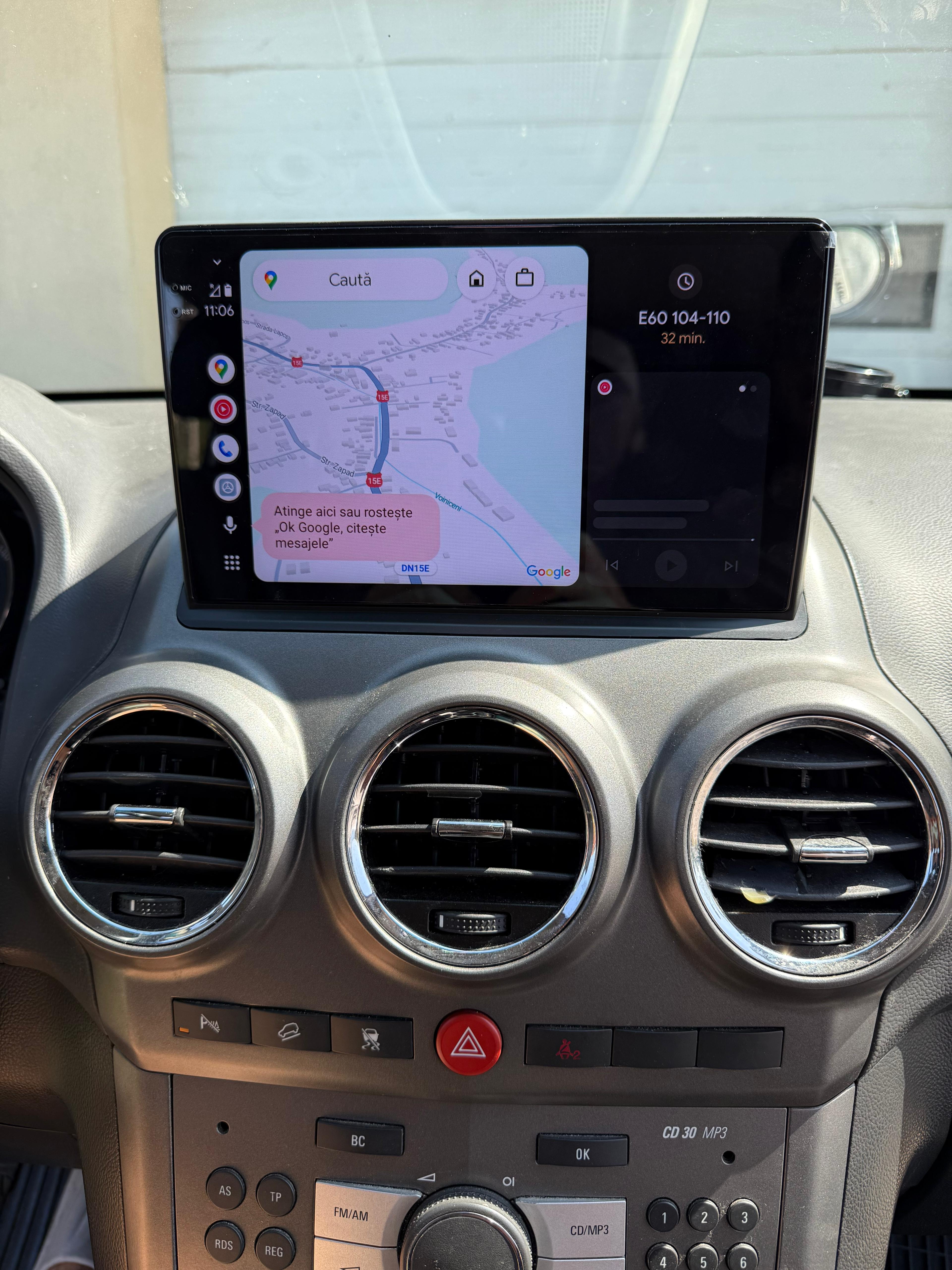 Android Auto și Waze pe Opel Antara Aplicația Waze și Spotify rulând prin Android Auto pe navigația de Opel Antara