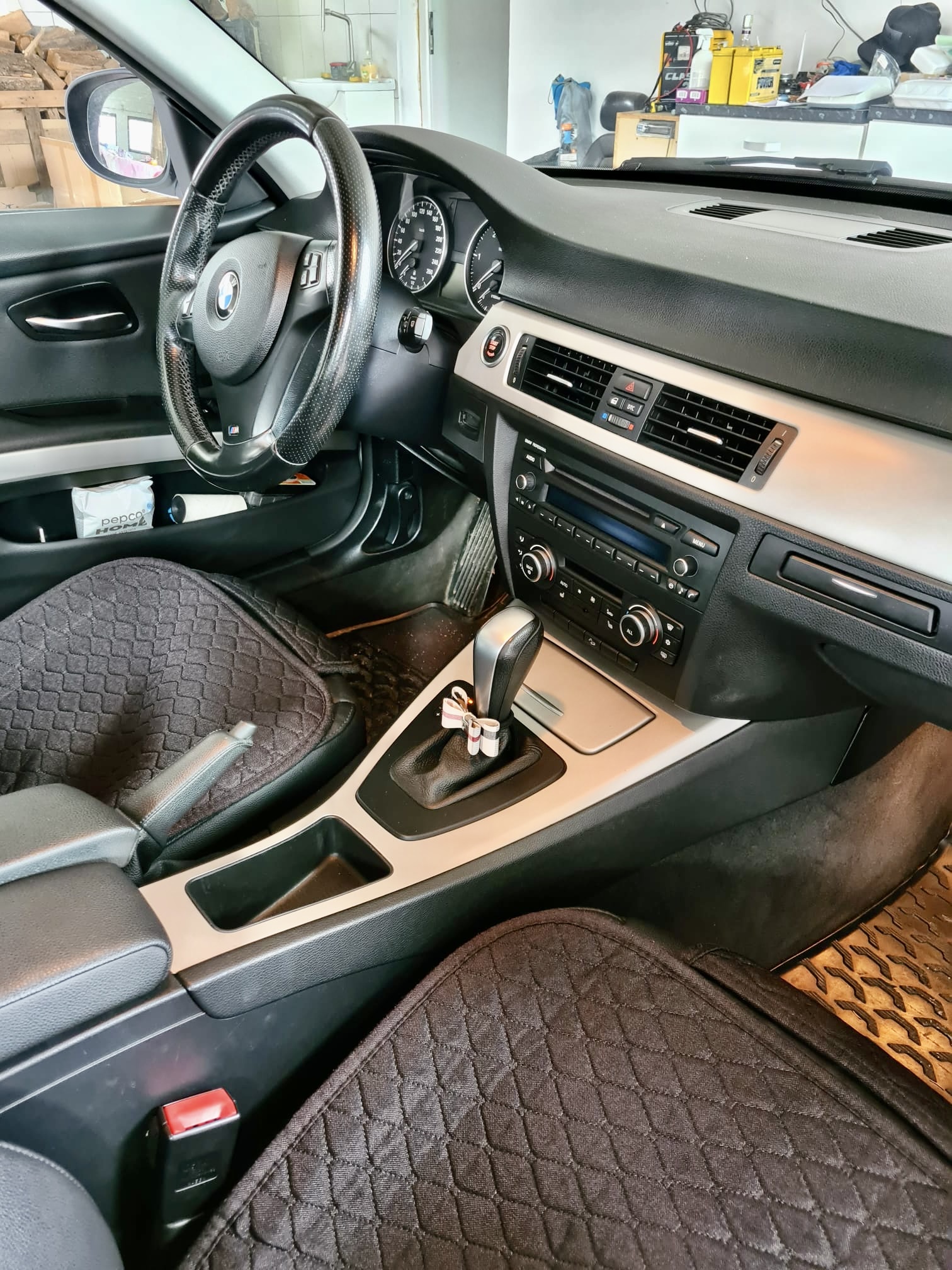 BMW Seria 3 E90 2007 - bord original, fără navigație Bordul original BMW Seria 3 E90 2007 fără navigație, înainte de montaj